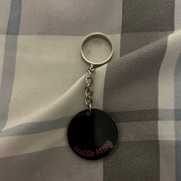 MAC x Hello Kitty Keychain - Picture 3 of 3
